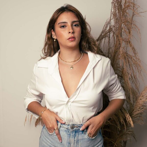 Choker Dourado Pérolas Bolinhas Medalha Fé - Image 3